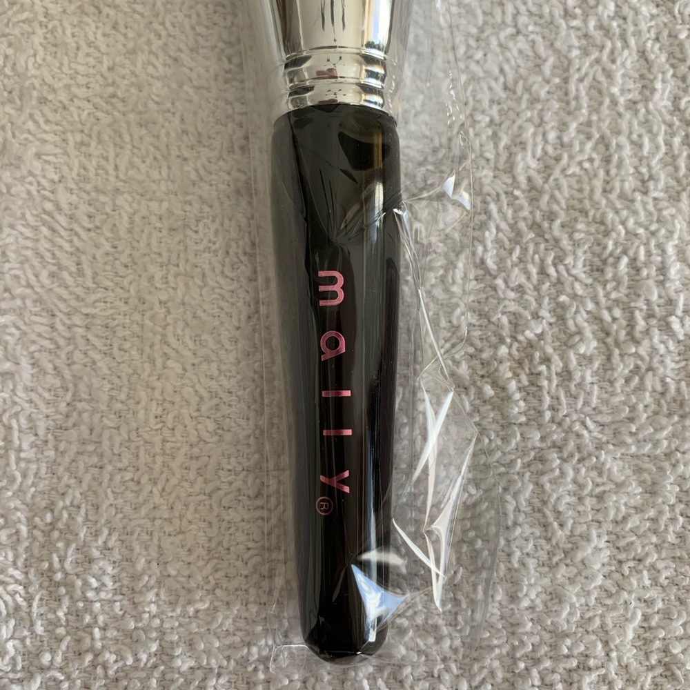 Mally Beauty Foundation Brush - Picture 5 of 6